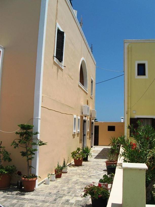 Mirsini Pansion in Karterados, Santorini