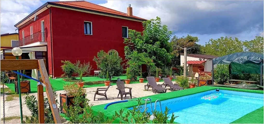 Alojamiento y desayuno para 4 personas, con jardín además de piscina y vistas - 1