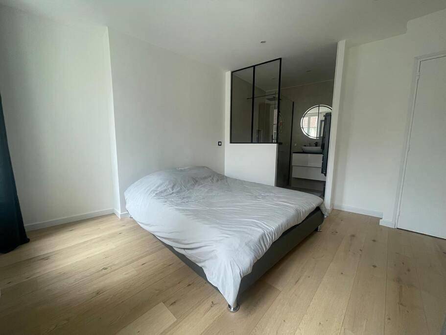 Appartement entier, One-Bedroom Apartment in Saint-Germain-en-Laye, Yvelines