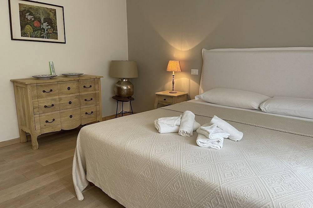 Entire apartment, Villa degli Ulivi Garden in Massa Marittima, Grosseto Province