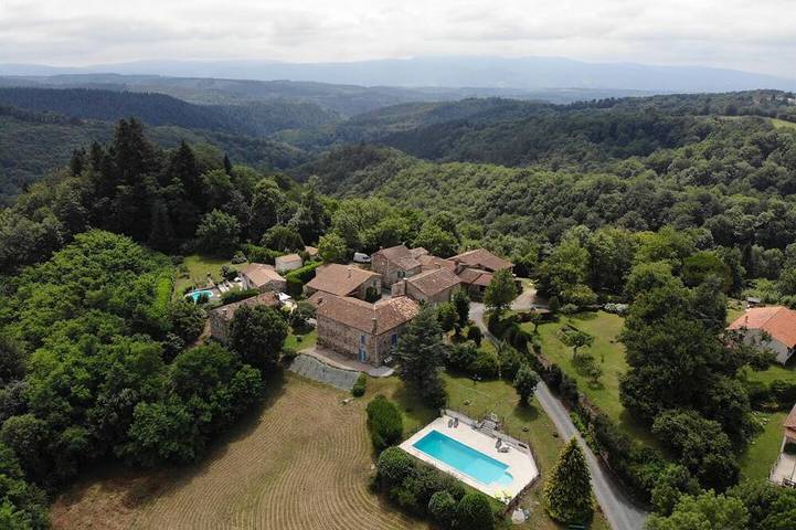 Location de vacances pour 4 personnes, avec piscine et jardin, animaux acceptés dans Saint-Salvy-de-la-Balme