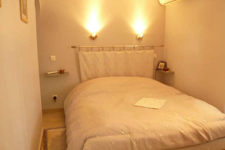 Location de vacances pour 2 personnes, avec terrasse et jardin à Mollégès - 2