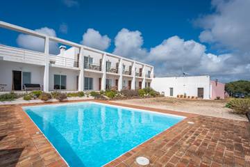 Villa for 18 People in Bordeira, Algarve, Photo 1