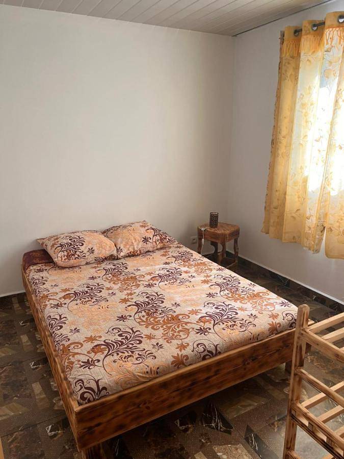Villa pour 8 personnes, avec piscine ainsi que vue et balcon