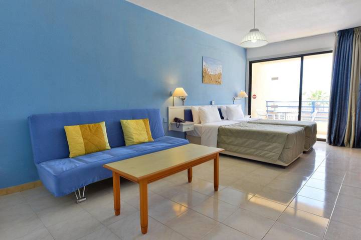 Apartment for 2 people, with pool and balcony as well as garden, child-friendly in Ayia Napa