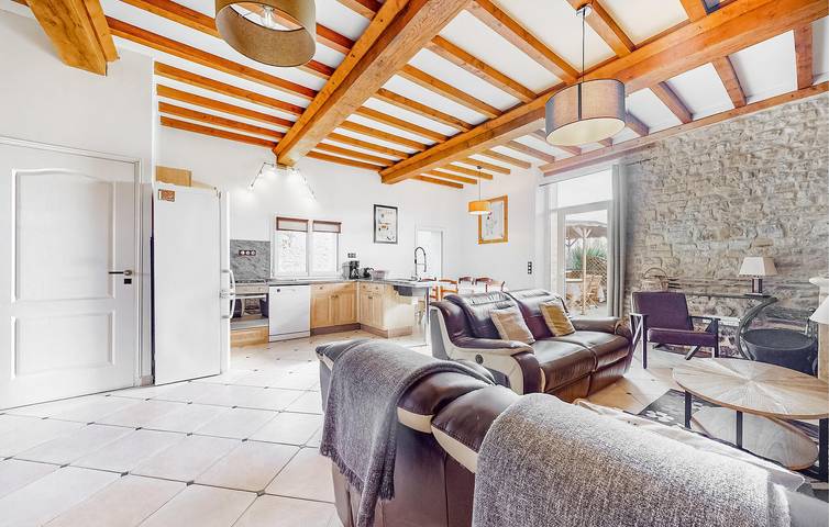 Location de vacances pour 6 personnes, avec jacuzzi et piscine ainsi que sauna et jardin à Rubercy - 3