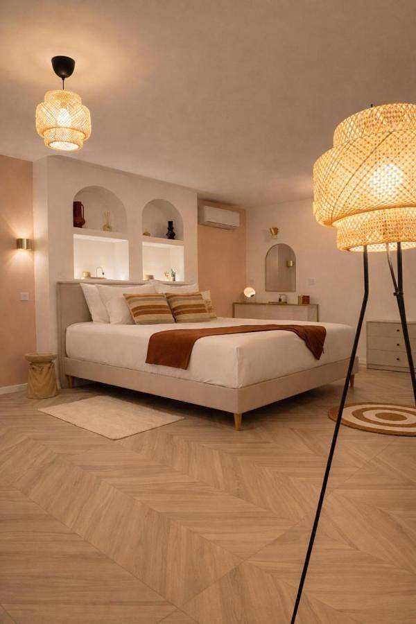 Gîte pour 2 personnes, avec Jacuzzi et Terrasse ainsi que Jardin et Piscine à Montacher-Villegardin