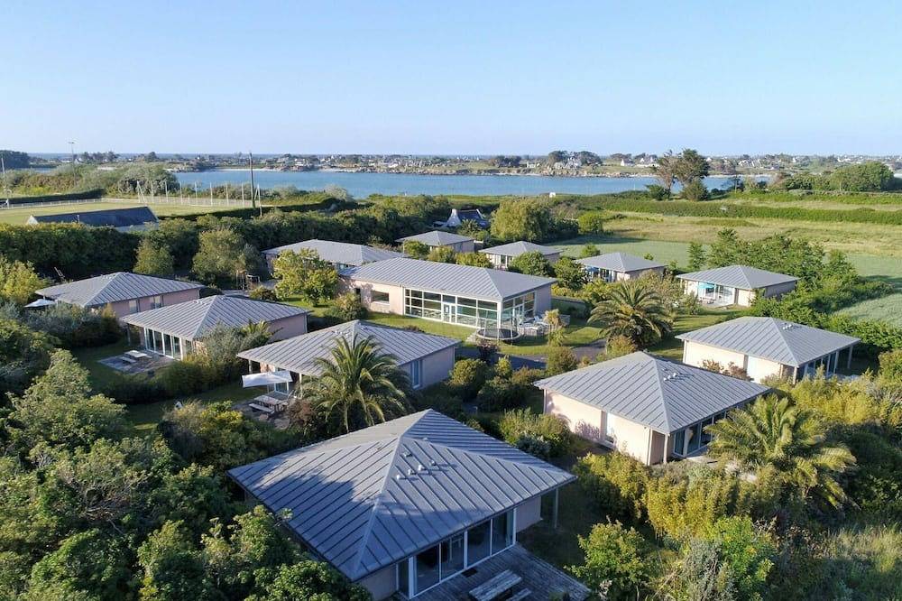 Maison 2/4 personnes 100m de la mer/Gr34 avec piscine in Guissény, Région de Brest