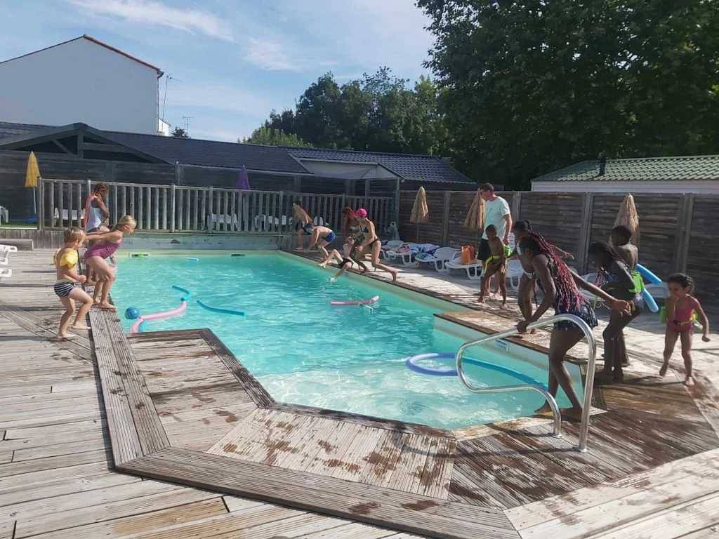 Camping 3 étoiles - Piscine  - ccbbbff in Surgères, Rochefort und Umgebung