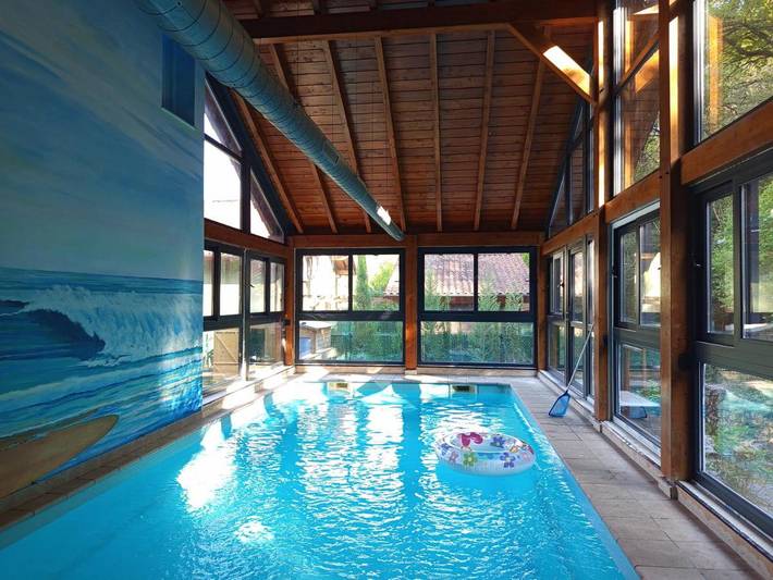 Apartamento para 10 personas, con Balcón y Terraza además de Jardín y Piscina en Ampuero 