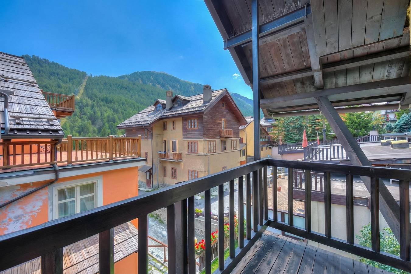 Ganze Wohnung, Appartamento Rochebrune 200m from Ski in Claviere, Via Lattea