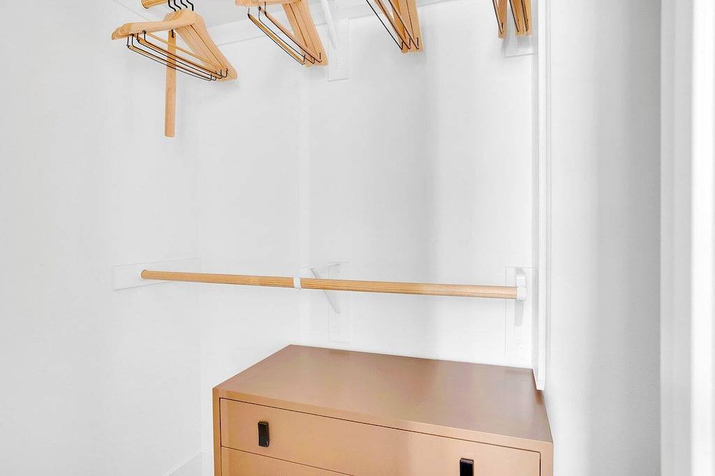 Ganze Wohnung, Hip Redwood City 1Br w/ Roof, Gym & W/D, walk to Caltrain, by Blueground in Redwood City, Silicon Valley