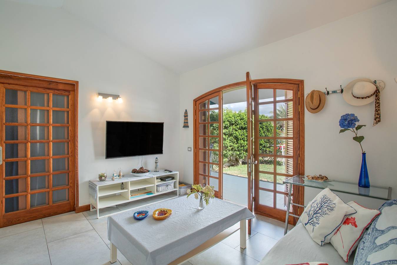 Casa Vacacional 'Maravilloso Bungalow en Maspalomas' con Piscina Compartida, Terraza Privada y Wi-Fi in Campo Internacional, San Bartolomé de Tirajana