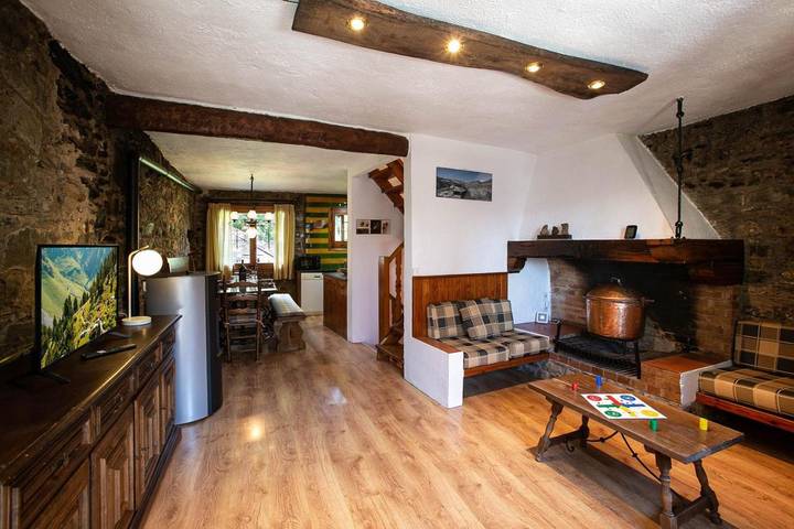 Location de vacances pour 5 personnes, avec jardin et vue à Pardines - 2