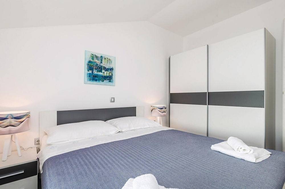 Geheel appartement, Geweldig appartement met 2 slaapkamers. in Lovran, Opatija Riviera