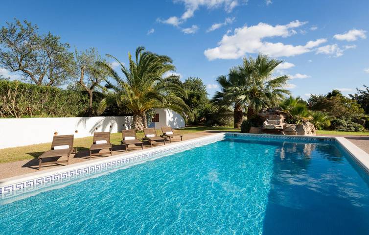 Acogedor apartamento con piscina, parking y aire acondicionado cerca de la playa in Santa Eulària des Riu, Ibiza Este