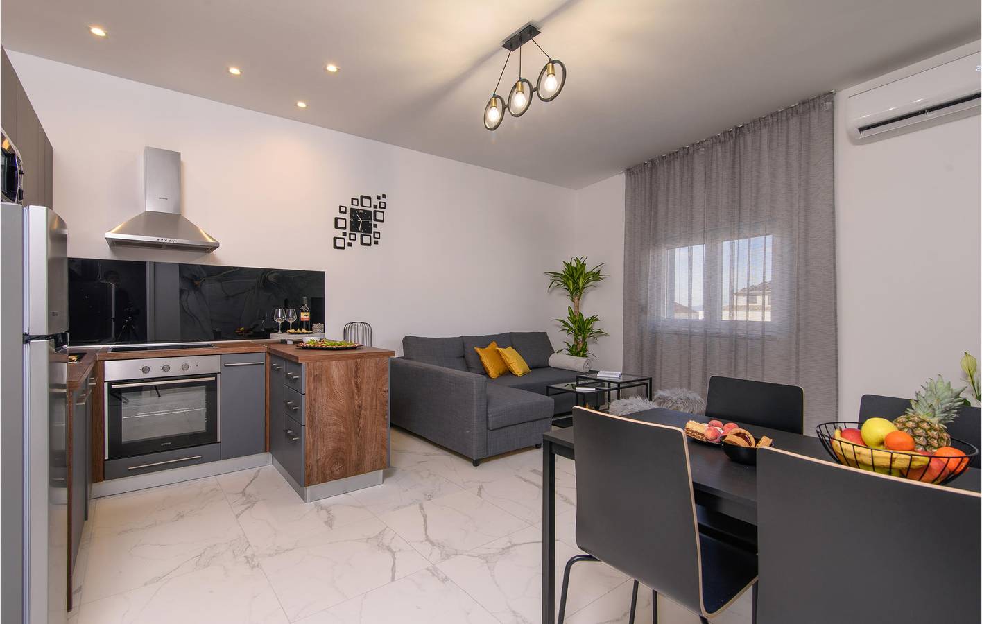 Ganze Ferienwohnung, Ferienwohnung für 6 Personen mit Terrasse in Kastel Gomilica, Kaštela