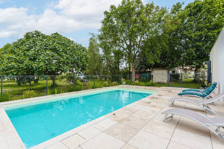 Casa vacacional 'Gite Les Mouettes' con piscina compartida, terraza y Wi-Fi in Marennes, Côte de Beauté