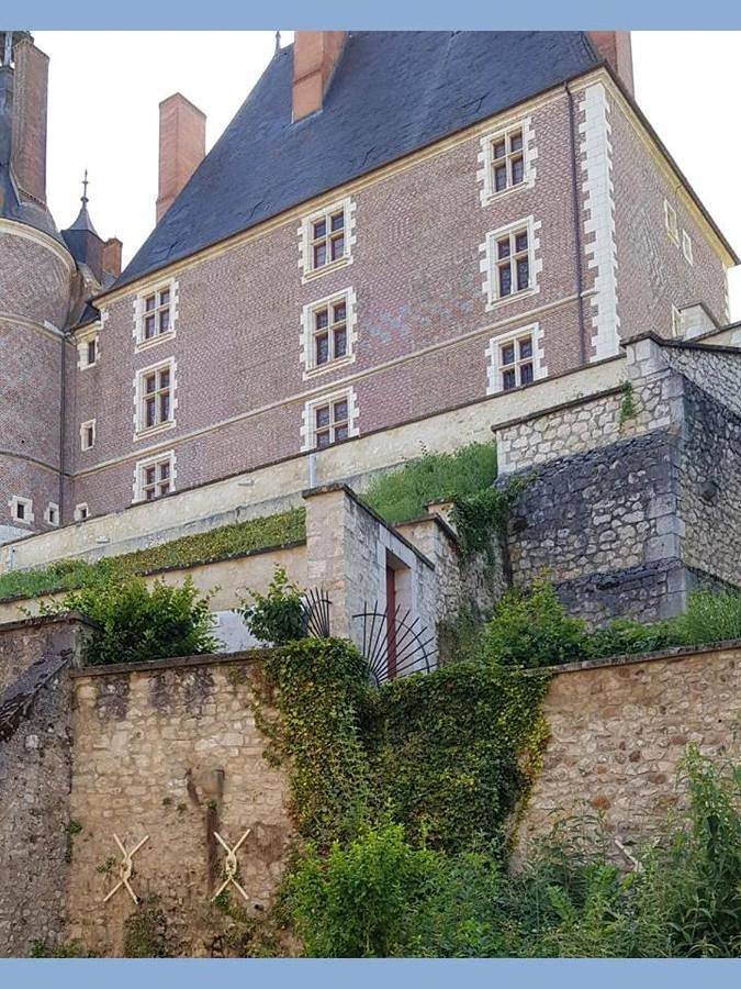 Location de vacances pour 4 personnes, avec Balcon et Terrasse ainsi que Jardin et Vue à Gien