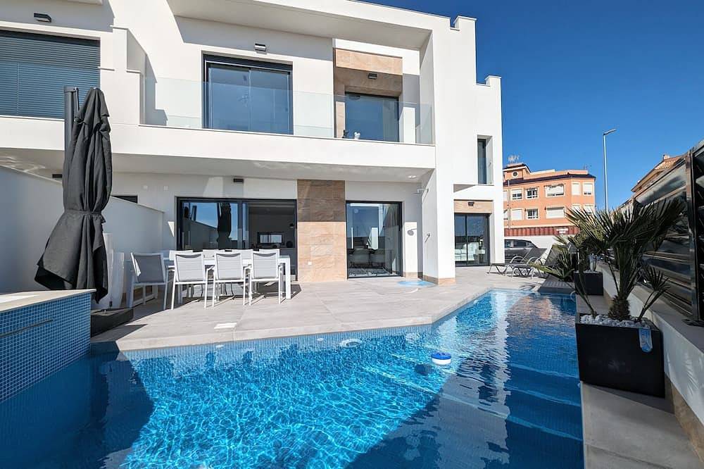 Ferienhaus 'R- Exklusive Villa mit Jacuzzi', privater Pool & Wlan in Los Montesinos, Costa Blanca