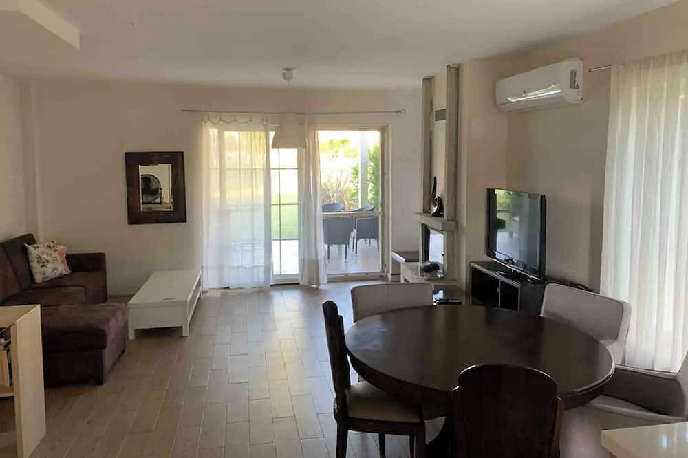 Alacati Carsiya 1km 3+1 duplex in Alacati, Provinz Izmir