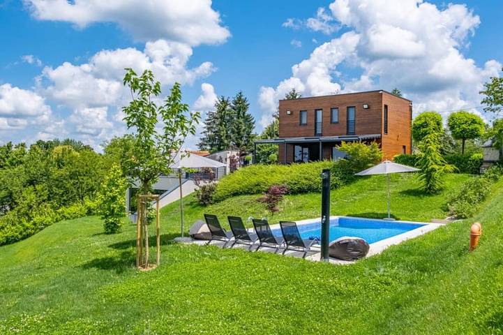 Ferienhaus für 6 Personen, mit Whirlpool und Garten sowie Sauna und Terrasse