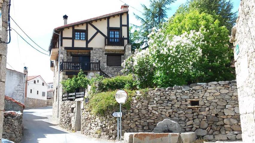 Apartamento para 6 personas, con Balcón y Terraza además de Piscina y Vistas en Navarredonda de Gredos