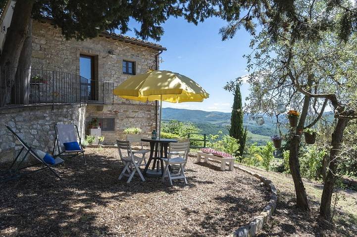 Gîte pour 6 personnes, avec jardin et piscine