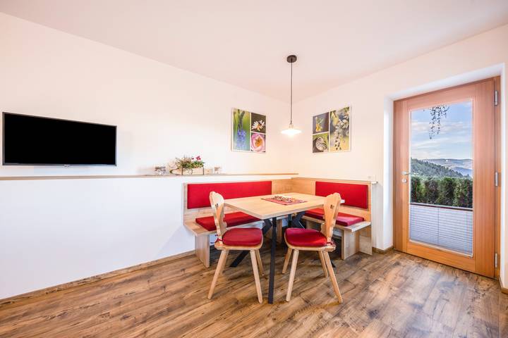 Ganze Wohnung, Ferienwohnung "Peterbühel Gfliererhof" mit Bergblick, Wlan & Terrasse in St. Anton (Völs am Schlern), Völs am Schlern
