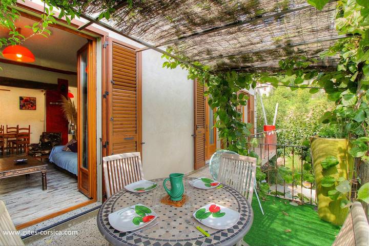 Gîte pour 4 personnes, avec Terrasse et Vue à Levie