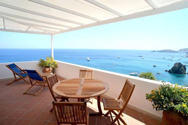 Villa per 7 persone, con Balcone e Terrazza nonché Giardino e Panorama a Ponza