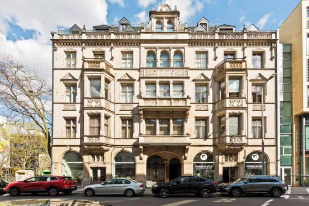 Ganze Wohnung, Timeless Grandeur in the Heart of Berlin – Stay on Iconic Friedrichstrasse in Kreuzberg Berlin, Berlin