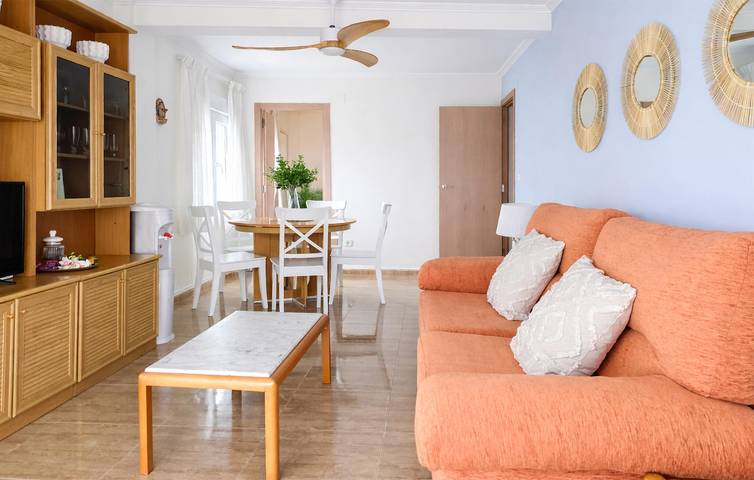 Entire holiday apartment, Cozy Apartment with Pool, Terrace & WiFi, 1.5km from Platja de la Devesa in Platja del Perellonet - Recatí (El Perellonet), Valencia