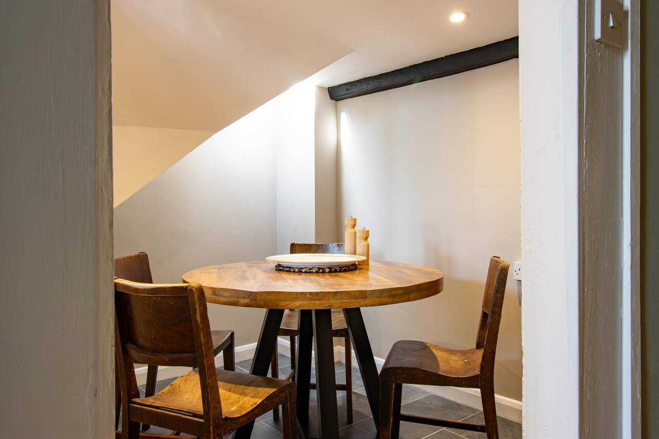 Entire apartment, The Gallery Apartment - Rye Central Chic - Pass the Keys in Rye, East Sussex