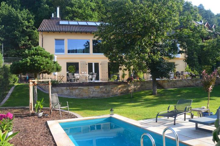 Ferienwohnung für 2 Personen, mit Balkon und Terrasse sowie Garten und Pool in Hinterweidenthal