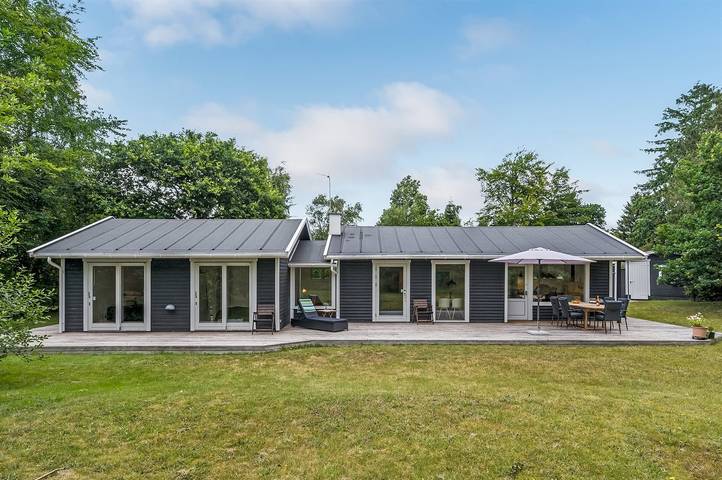 Feriehus for 6 personer, med terrasse og hage i Hornbæk
