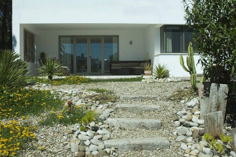 Entire apartment, Fab modern garden apartment in idyllic hamlet in natural park. Lovely terraces. in Los Caños de Meca, Barbate