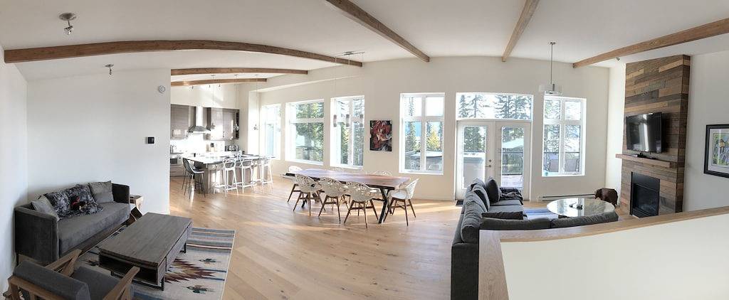 Neu gebautes, modernes Ski-In / Ski-Out Haus mit herrlichem Blick auf das Columbia River Valley in Kicking Horse