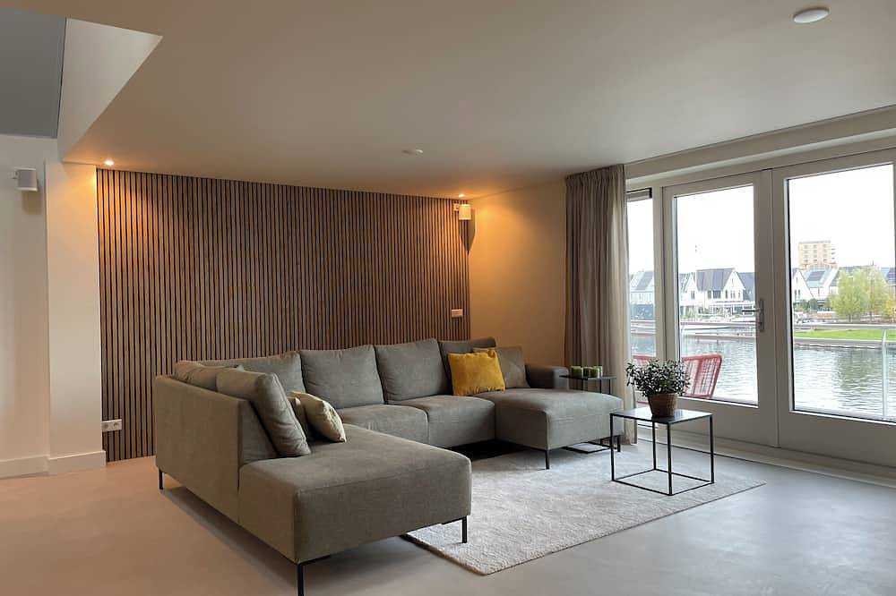 Copenhagen Residence | Holiday home with Scandinavian flair | View of the water. in Harderwijk, Veluwe