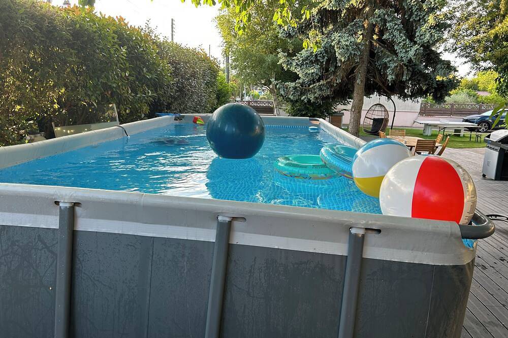 Villa Maxonale near Paris with Heated Pool, Sauna & Jacuzzi in Villemoisson-sur-Orge, Essonne