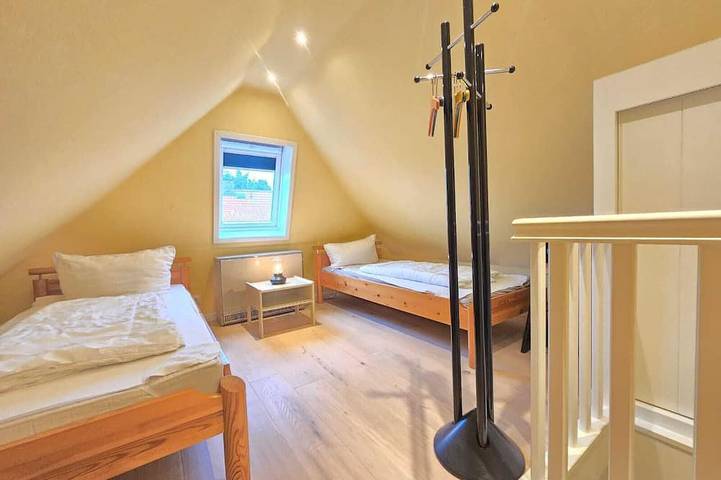 Ganze Wohnung, Ferienhaus am Dorfteich 16a Og – Ferienwohnung in Wenningstedt auf Sylt mit Düne in Wenningstedt, Sylt