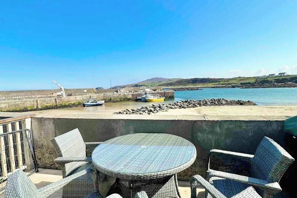 Cosy Portmor Log Cabin - Waterfront & Pet Friendly in Inishowen, Irish Ulster