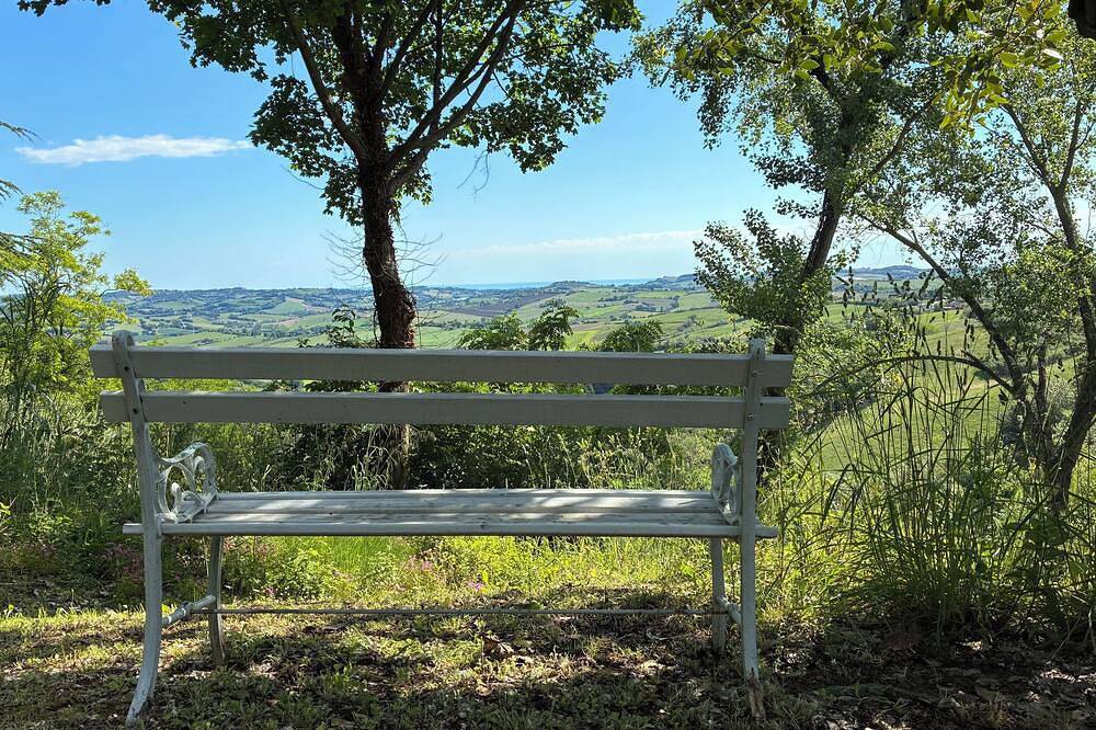 Una casa vacanze unica con una splendida vista in Mombaroccio, Valle del Metauro