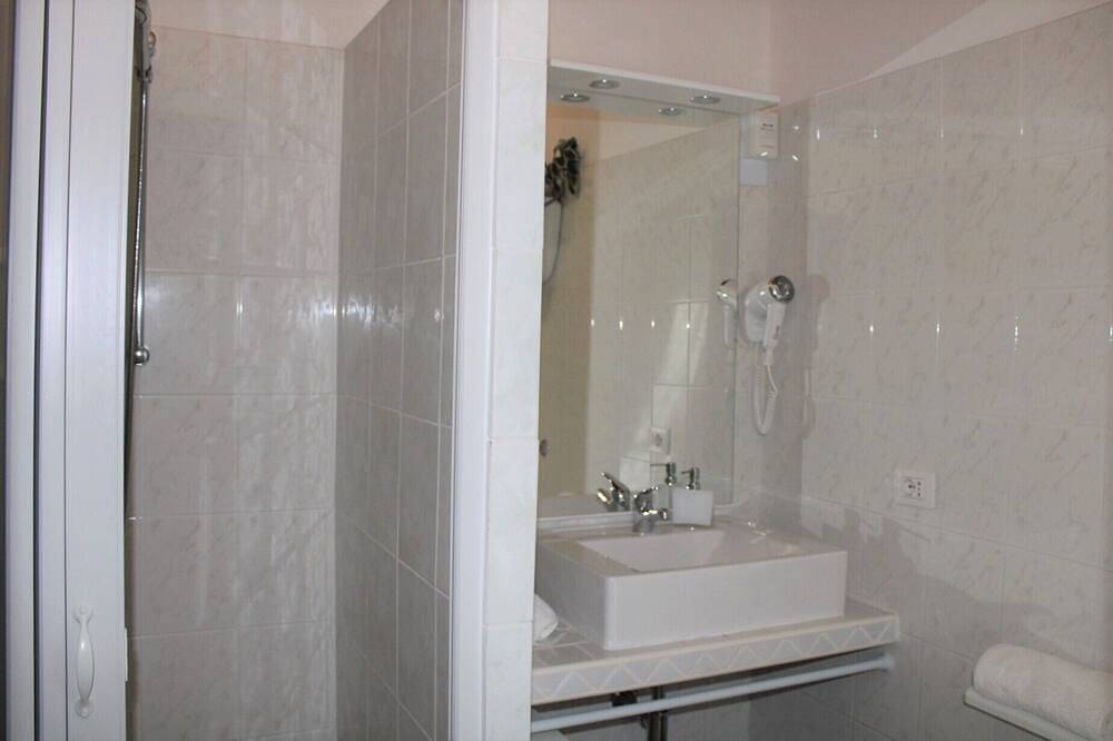 Countryside house in Alghero with garden. Perfect for 2, close to the beach in Maristella, Alghero