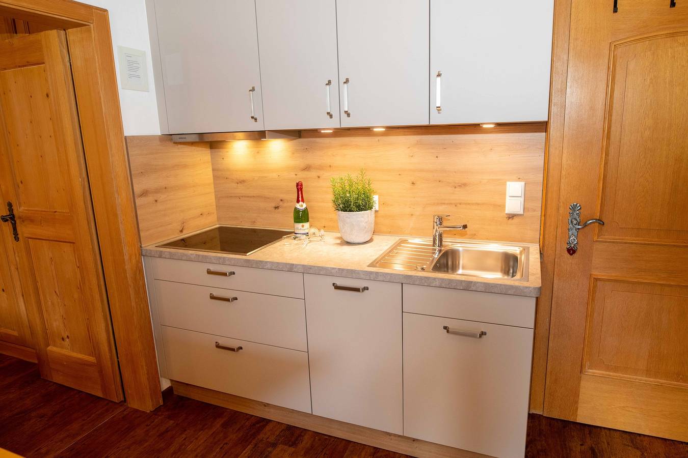 Ganze Ferienwohnung, Knoglerhof inkl. Chiemgaukarte - 4 Ferienwohnung 45qm, Balkon, Kochnische, 1 Schlafzimmer, 1 Wohnschlafz., Wlan in Ruhpolding, Bayerische Alpen