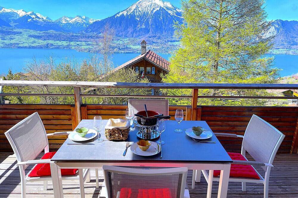 Ganze Wohnung, Swisshut Stunning Views Alps & Lake - Apart. Felden in Sigriswil, Thunersee