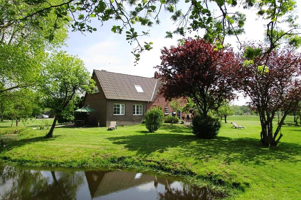 Großzügig gestaltete Ferienresidenz für 6 Pers. mit Pool-u. Sauna- mitnutzung in Stadland, Nordseeküste
