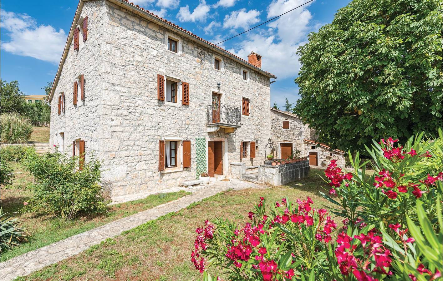 Rifugio sul mare: accogliente appartamento con piscina e terrazza, a 2 km dal centro di Labinci in Visignano (Općina), Istria centrale