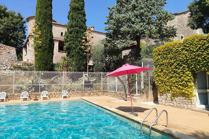 Gîte pour 4 personnes, avec Balcon et Piscine dans Bois de Païolive