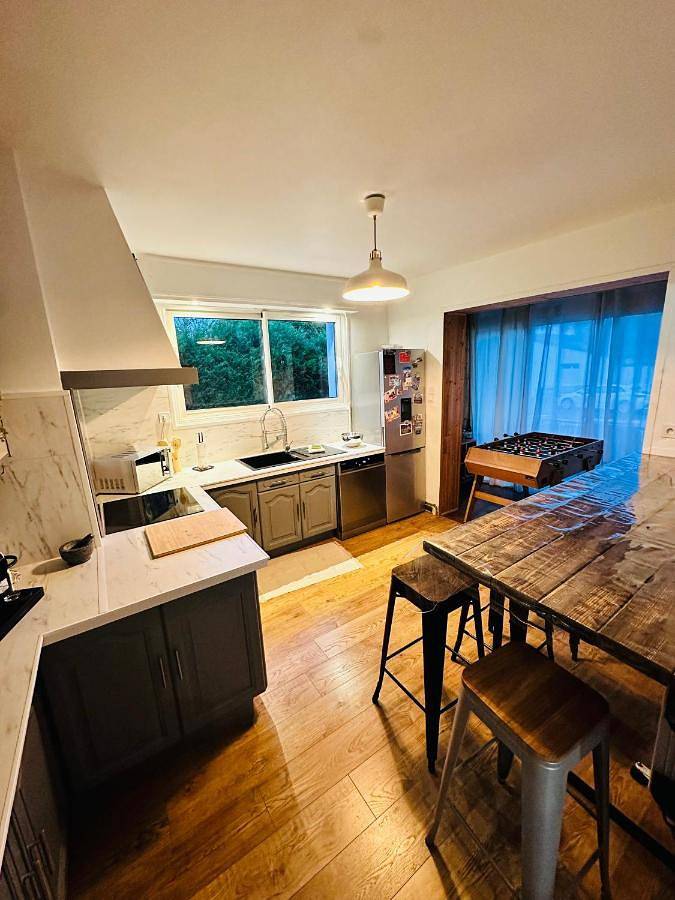 Location de vacances pour 8 personnes, avec jardin à Fleury-sur-Orne